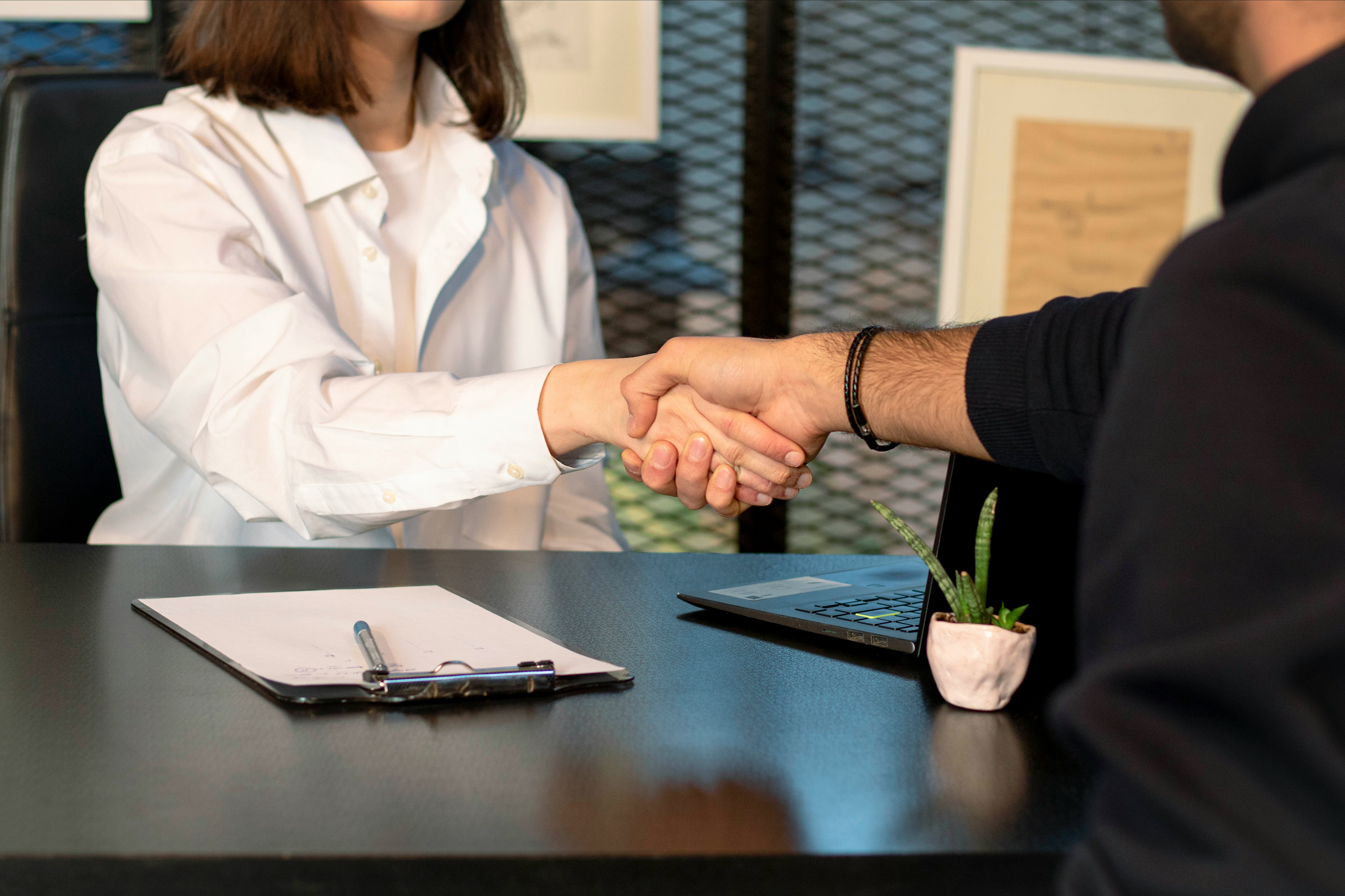 Vendor signing a real estate agency agreement in Auckland