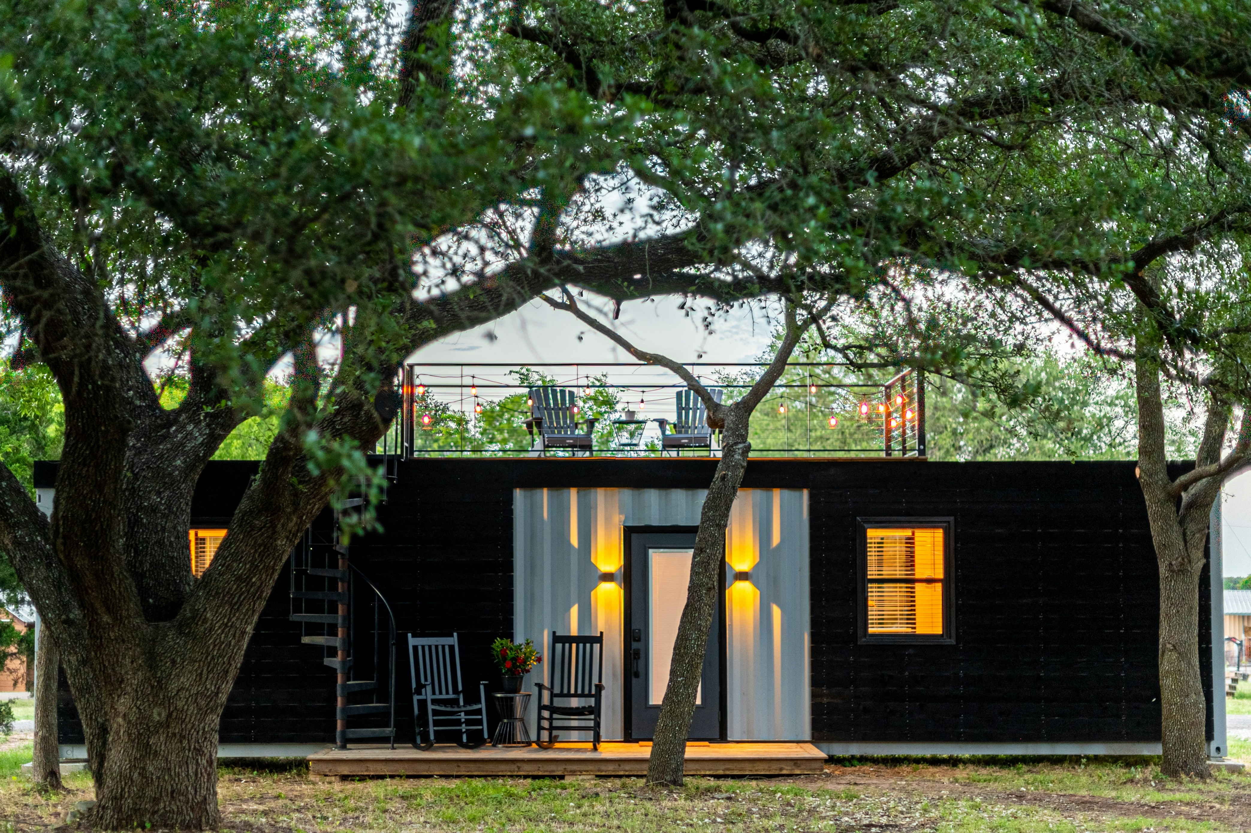 Modern minor dwelling built in the backyard of an East Auckland home