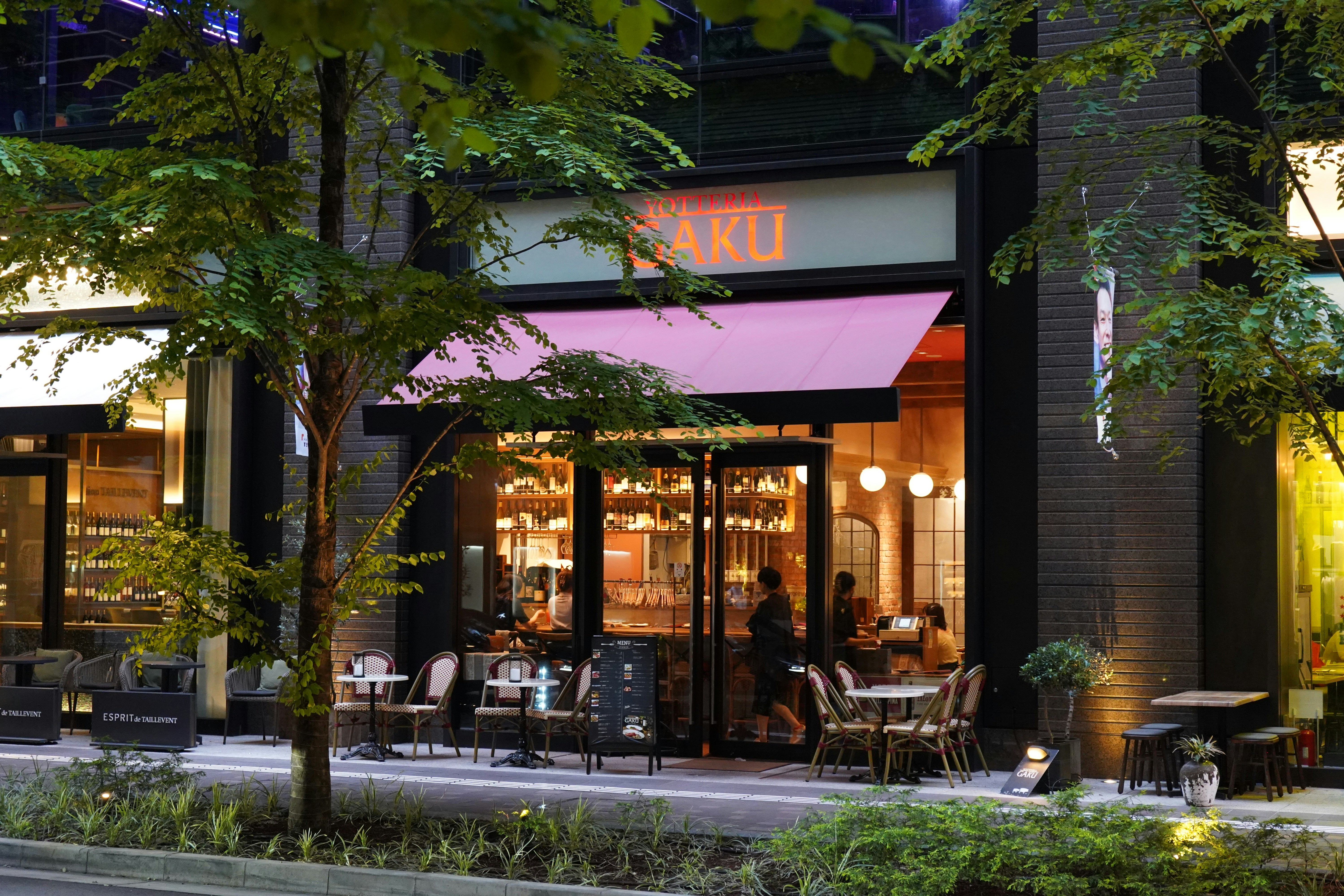 Older Auckland shopping strip beginning to change with new cafes